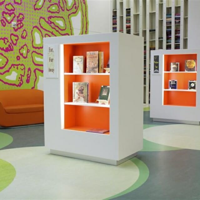 Small wall partition with integrated lighting and shelving - nook.