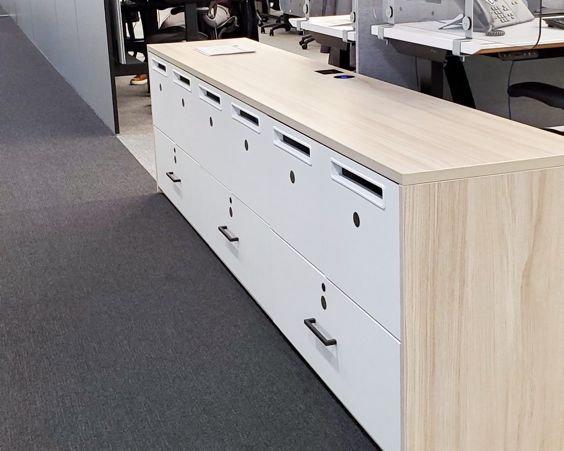 End-cap locker island with smart lock and mail slot — BNP Paribas NYC
